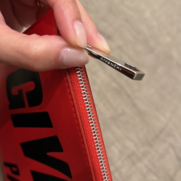 Givenchy Iconic Print Clutch - Picture 3 of 5